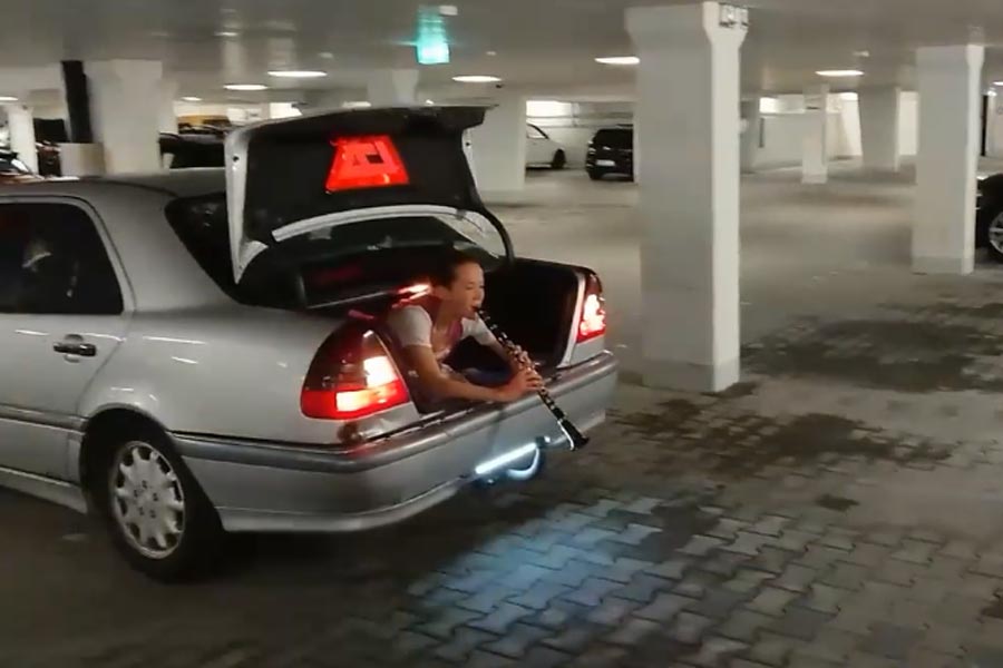 Αισθητήρας παρκαρίσματος με live κλαρίνο! (+video)