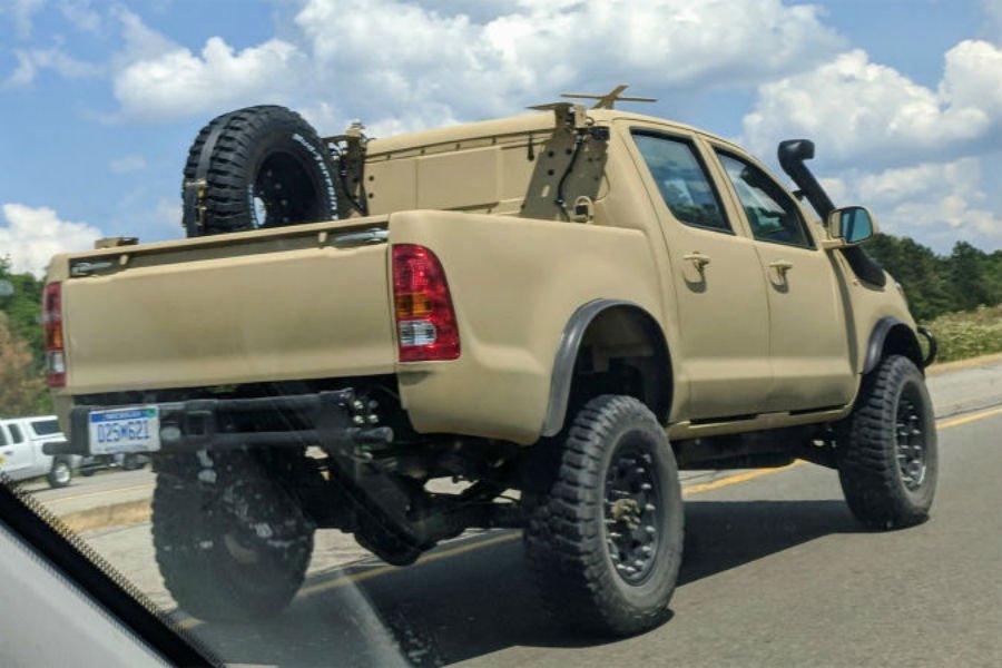 https://autogreeknews.gr/wp-content/uploads/2018/07/military-hilux.jpg