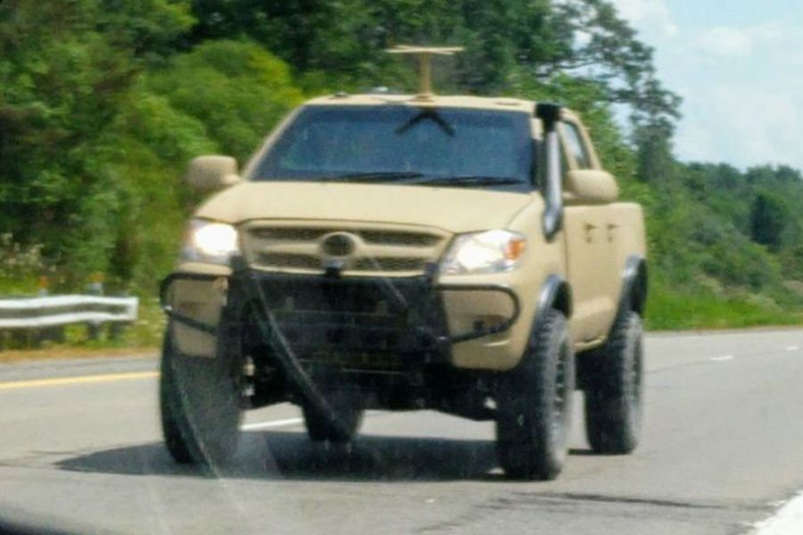 https://autogreeknews.gr/wp-content/uploads/2018/07/military-hilux.jpg2_.jpg
