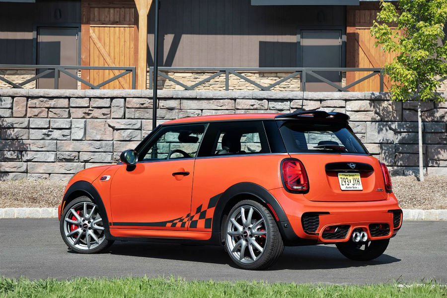 https://autogreeknews.gr/wp-content/uploads/2018/07/mini-jcw-orange.jpg4_.jpg