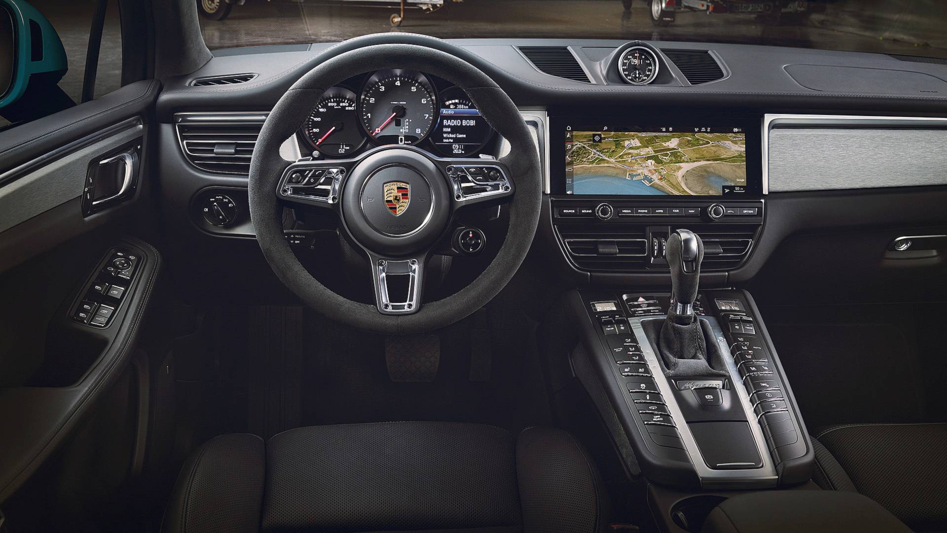 https://autogreeknews.gr/wp-content/uploads/2018/07/porsche-macan-fl.jpg7_.jpg