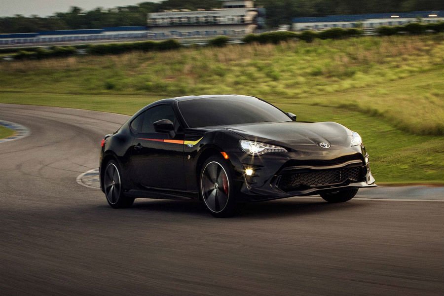 https://autogreeknews.gr/wp-content/uploads/2018/07/toyota-gt86-trd.jpg