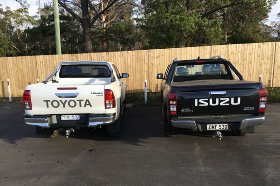https://autogreeknews.gr/wp-content/uploads/2018/08/Isuzu-D-Max-LST-Toyota-Hilux-SR5-rear-3-1.jpg