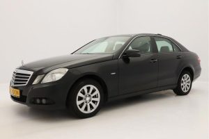 Mercedes-Benz_E200CDI_2011-(11)