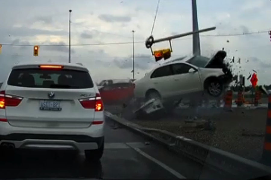 https://autogreeknews.gr/wp-content/uploads/2018/08/crash-vw-jetta.jpg