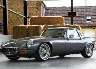 Εντυπωσιακά αναπαλαιωμένη Jaguar E-Type