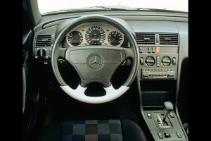 Mercedes-Benz-C-36-AMG-(3)
