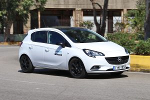 Opel Corsa 1,4 Black Edition (1)