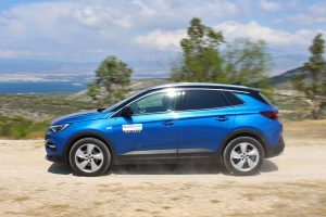 Opel Grandland X 1,2T (4)