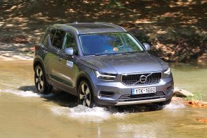 Volvo XC40 D4 (1)