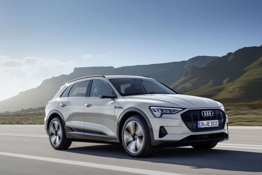 https://autogreeknews.gr/wp-content/uploads/2018/09/audi-e-tron.jpg