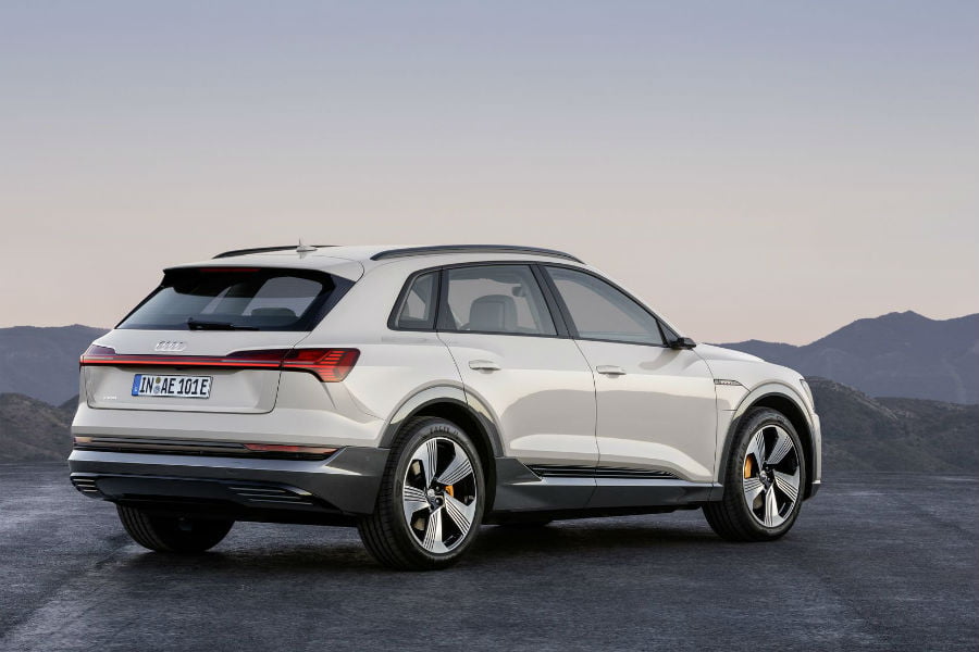 https://autogreeknews.gr/wp-content/uploads/2018/09/audi-e-tron3.jpg