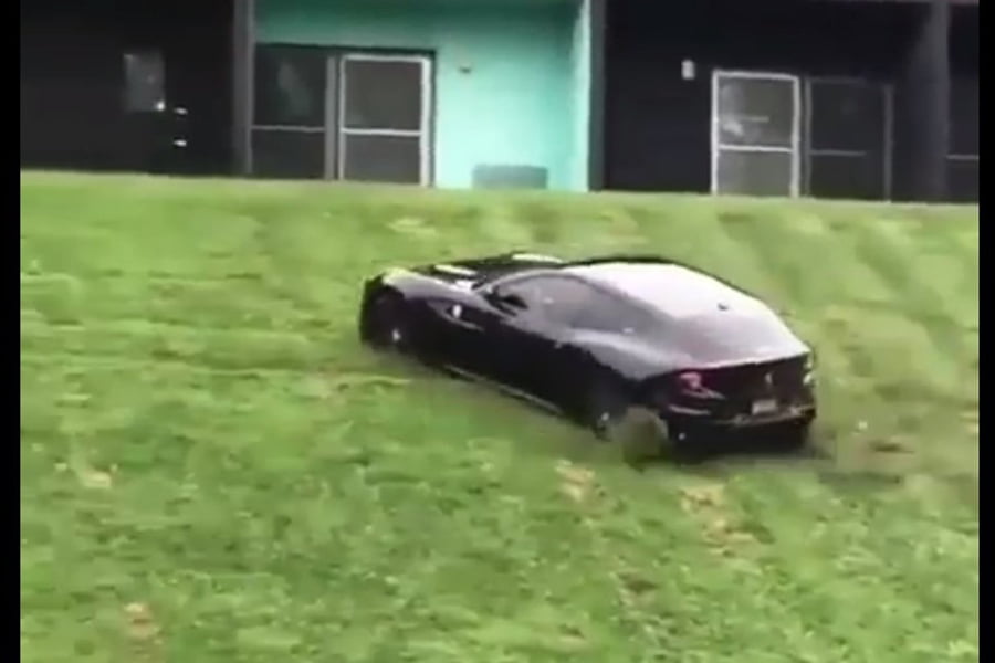 Έκανε τη Ferrari FF «μηχανή του γκαζόν»