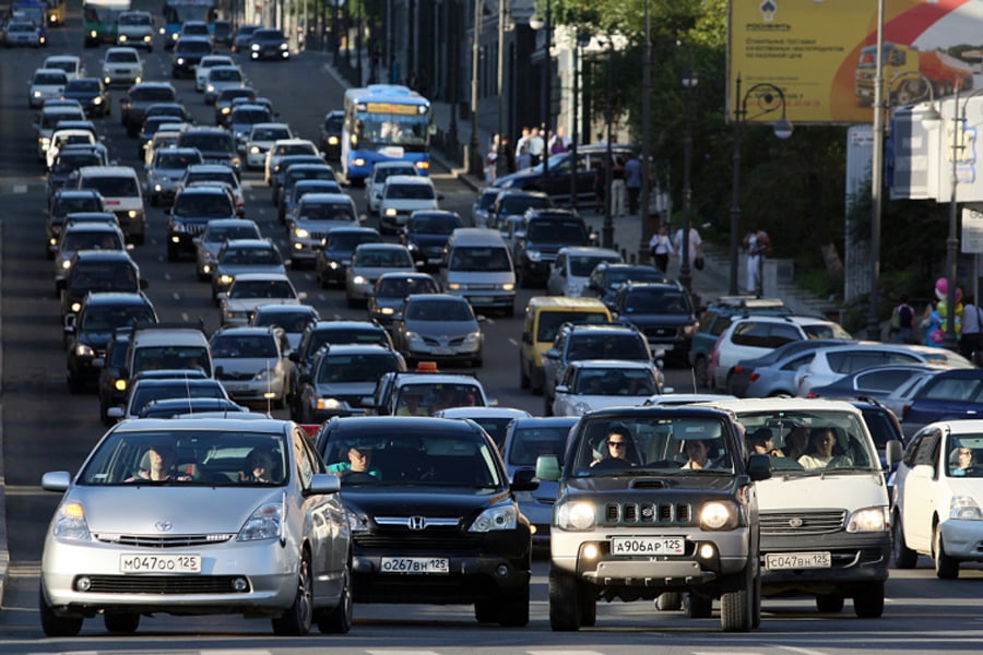 Ποια χώρα ετοιμάζει λωρίδα μόνο για… πλούσιους;