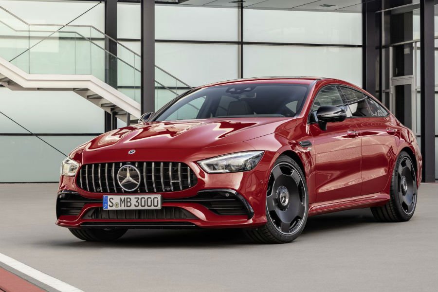 Ντεμπούτο για την βασική Mercedes-AMG GT 4-Door Coupe