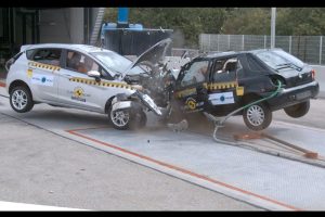 Crash test Fiesta new vs old