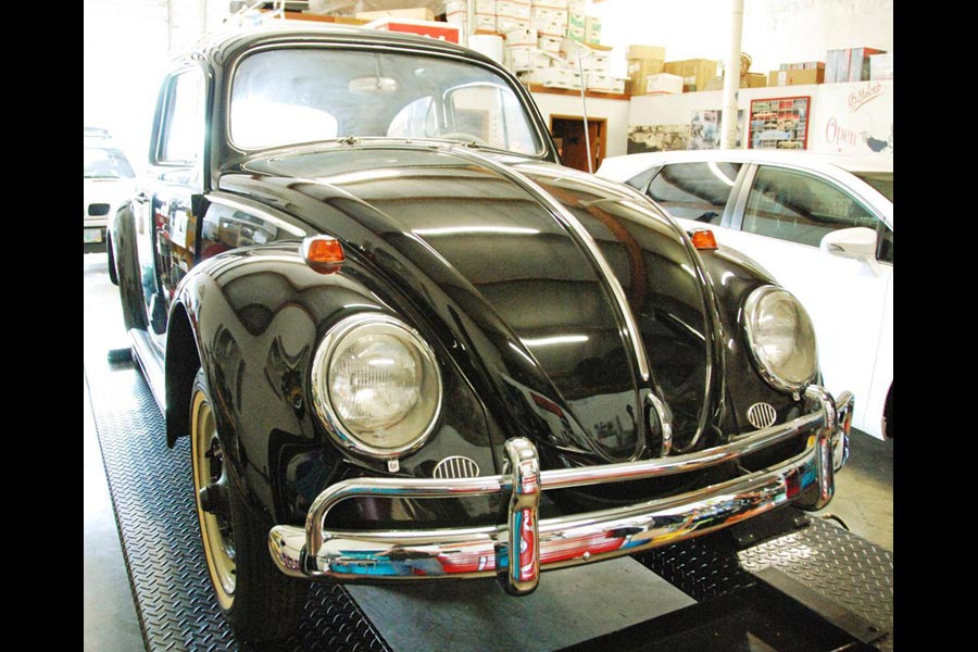 https://autogreeknews.gr/wp-content/uploads/2018/10/VW-Beetle-1964-9.jpg