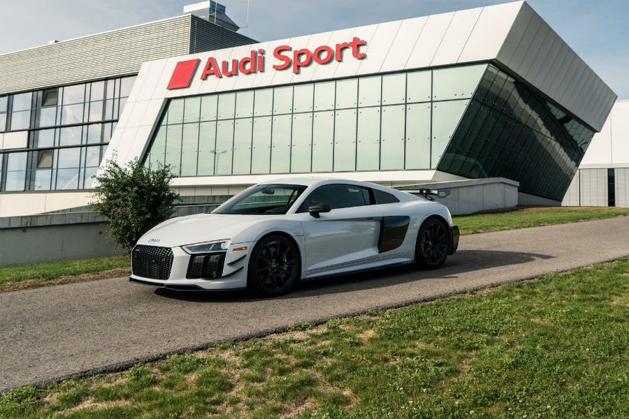 https://autogreeknews.gr/wp-content/uploads/2018/10/audi-r8-competition.jpg