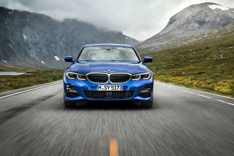 https://autogreeknews.gr/wp-content/uploads/2018/10/bmw-3-series-official3.jpg