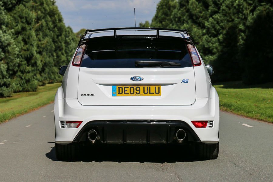 https://autogreeknews.gr/wp-content/uploads/2018/10/ford-focus-rs-white4.jpg