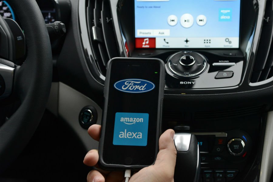 Η Ford θέλει να οδηγούμε με εφαρμογές από smartphone