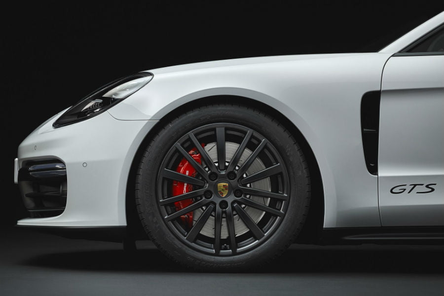 https://autogreeknews.gr/wp-content/uploads/2018/10/porsche-panamera-gts8.jpg