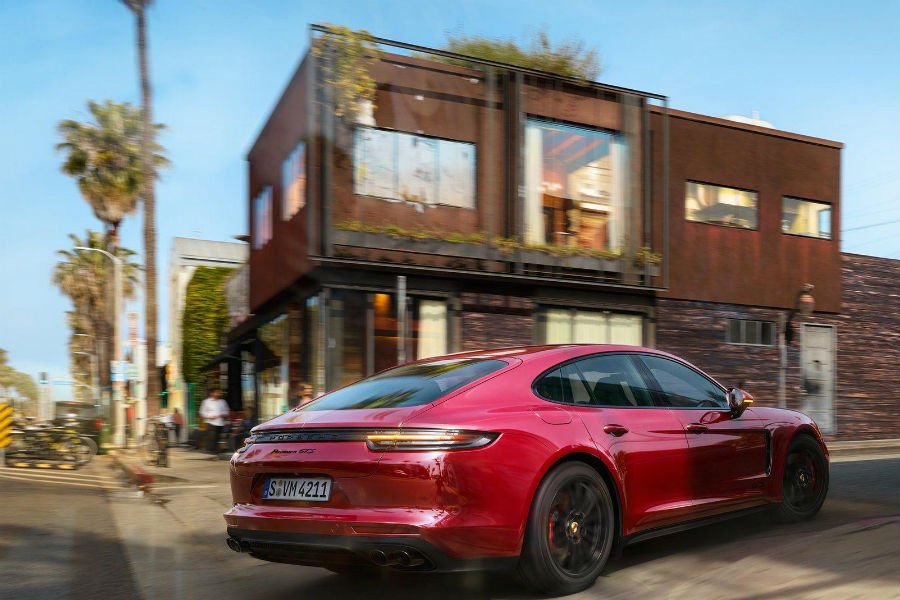https://autogreeknews.gr/wp-content/uploads/2018/10/porsche-panamera-gts9.jpg