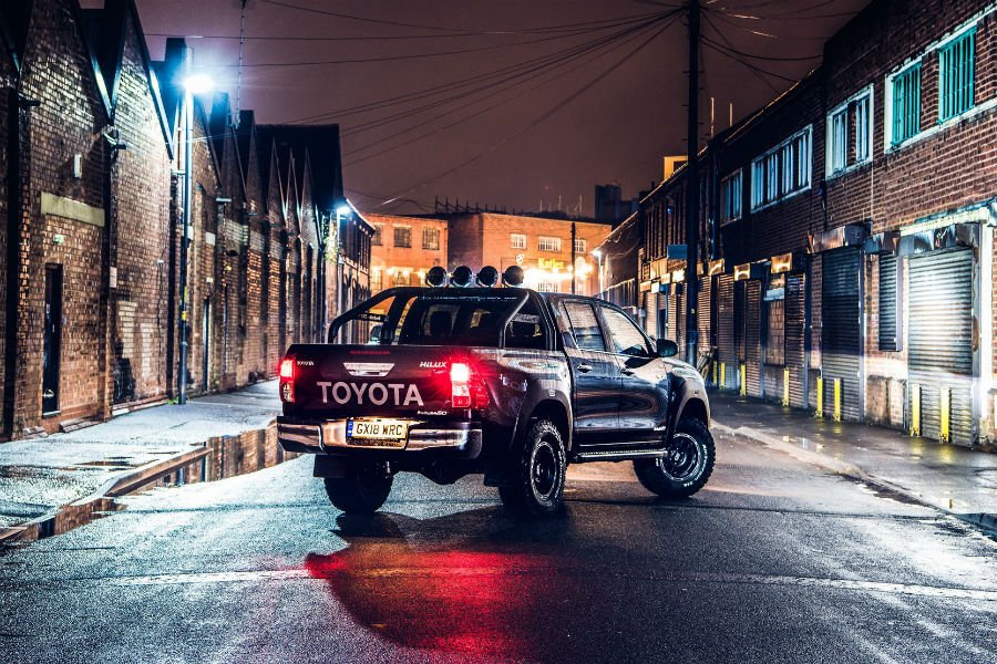 https://autogreeknews.gr/wp-content/uploads/2018/10/toyota-hilux-ifaisteio3.jpg