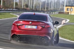 Alfa-Romeo_Giulia-Quadrifoglio_10-(6)