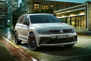 VW-Tiguan-Black-Style-R-Line-(1)