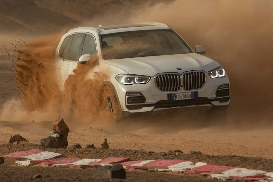 https://autogreeknews.gr/wp-content/uploads/2018/11/bmw-x5-monza-sahara.jpg