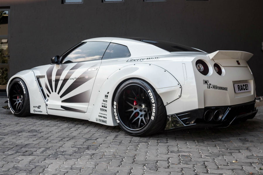 https://autogreeknews.gr/wp-content/uploads/2018/11/nissan-gtr-africa2.jpg