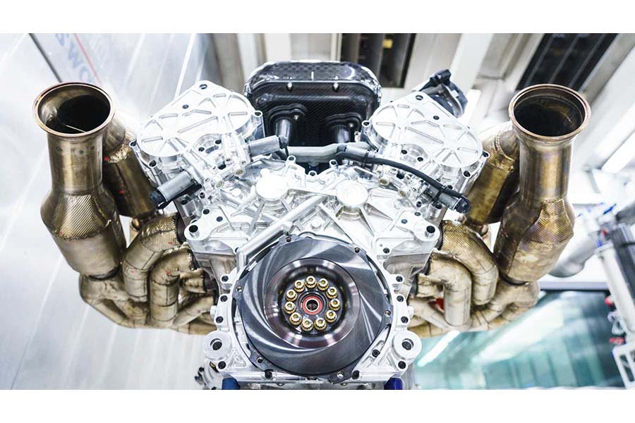https://autogreeknews.gr/wp-content/uploads/2018/12/Aston_Martin_Valkyrie_engine_3.jpg