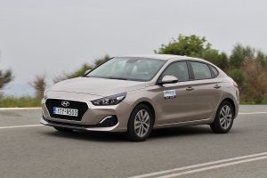 Hyundai-i30-Fastback-1,0T-120 (13)