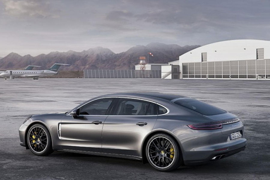 H Porsche ανακαλεί 74.585 Panamera!