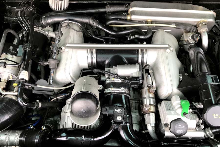 https://autogreeknews.gr/wp-content/uploads/2018/12/VW_Multivan_Porsche_Engine_1.jpg