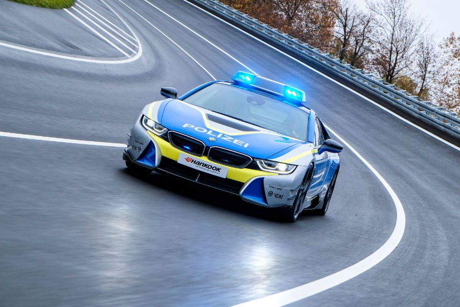 Βελτιωμένο BMW i8 επιβάλλει την τάξη στην Γερμανία (+video)