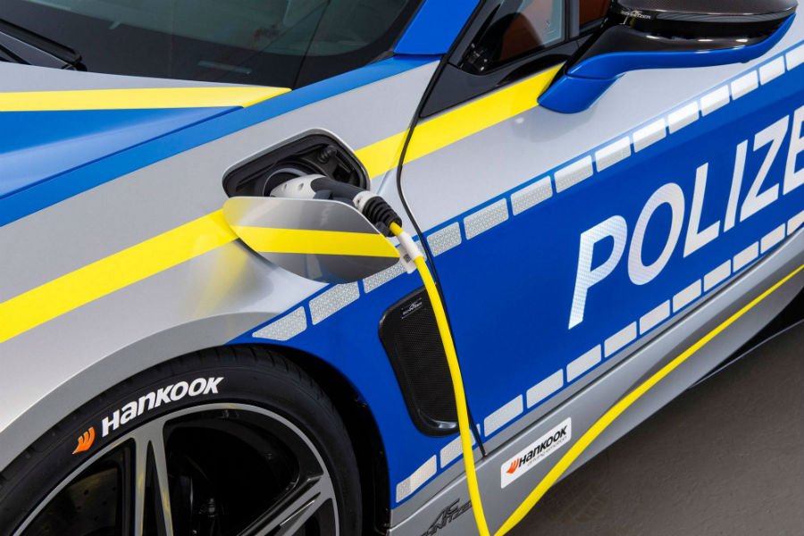 https://autogreeknews.gr/wp-content/uploads/2018/12/bmw-i8-police5.jpg