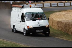 ford-transit-jaguar_xj220-engine-(6)