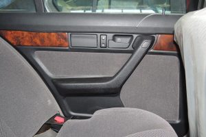 BMW-5-Series-E34-(3)