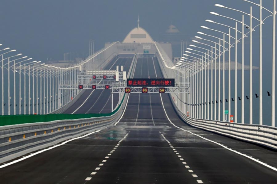 https://autogreeknews.gr/wp-content/uploads/2019/01/Hong_Kong_Bridge_3.jpg