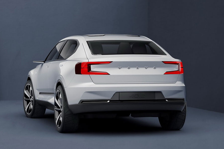 https://autogreeknews.gr/wp-content/uploads/2019/01/New_Volvo_V40_2.jpg
