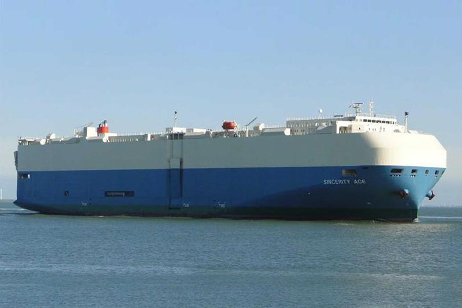 Ακυβέρνητο πλοίο φορτωμένο με 3.500 Nissan