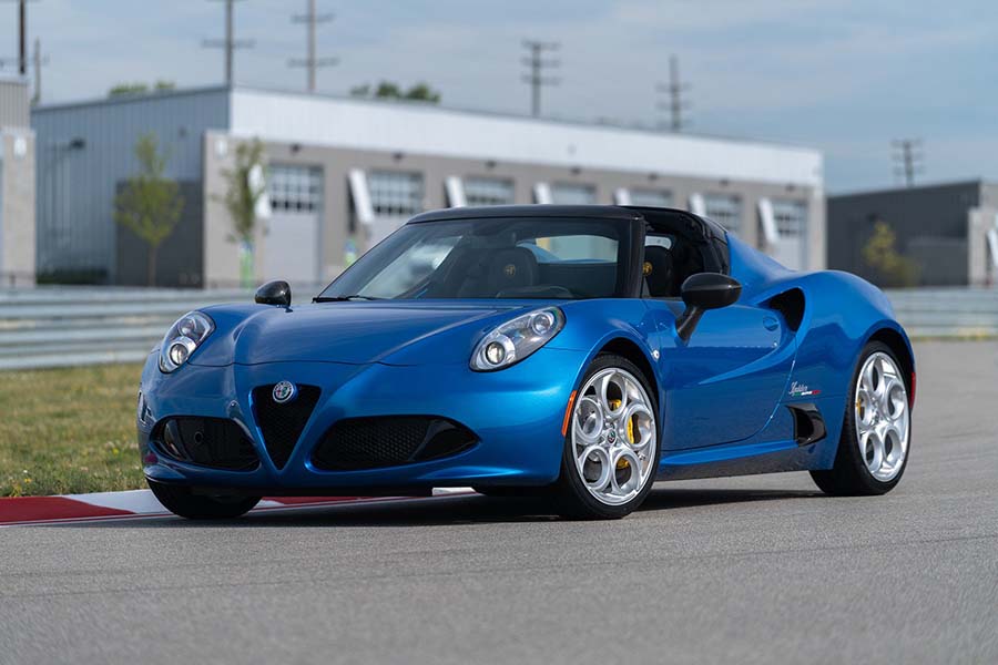 https://autogreeknews.gr/wp-content/uploads/2019/02/Alfa_romeo_4c_italia.jpg