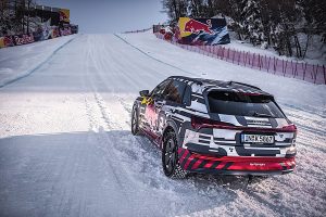 Audi_e-tron_uphill_1
