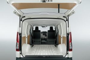 Toyota-Hiace-2019-(2)
