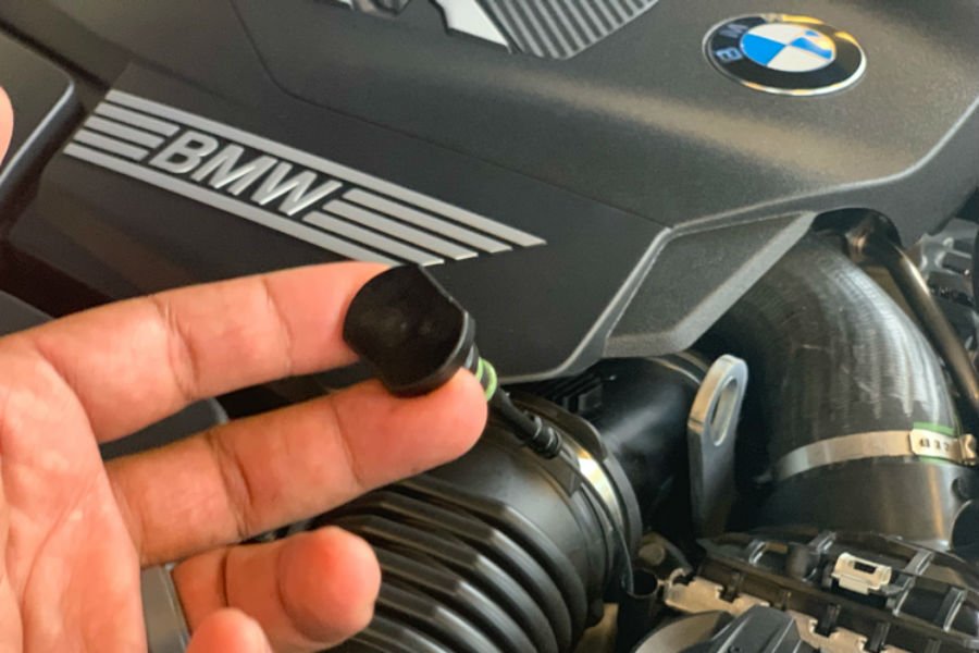 Σε ποιο μοντέλο επανέφερε η BMW τη βέργα λαδιού;