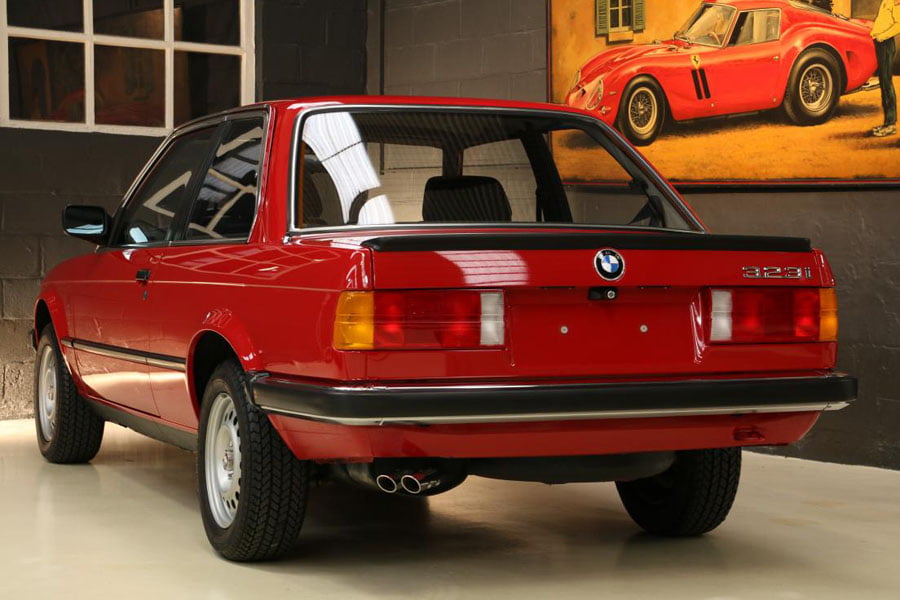 https://autogreeknews.gr/wp-content/uploads/2019/02/bmw_323i_e30_1985-8.jpg