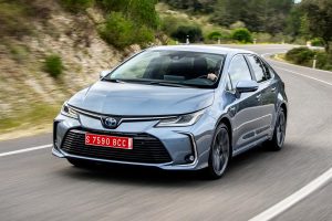 corolla-sedan-1.8l-grey-2019-019-118898