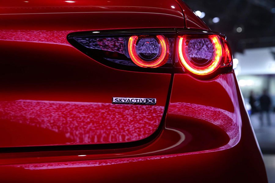 https://autogreeknews.gr/wp-content/uploads/2019/02/e3d6f4d1-2019-mazda3-at-2018-la-auto-show-3.jpg